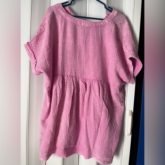 Zenana Juliette Washed Double Gauze Button Top, 1X/2x - Picture 4 of 5